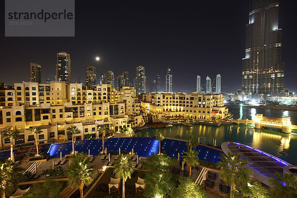 Burj Dubai  höchstes Gebäude der Welt  und Pool-Landschaft des Luxus Hotels The Address  Teil der Downtown Dubai  Vereinigte Arabische Emirate  Naher Osten