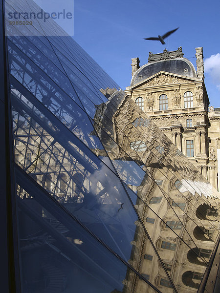 Louvre und Pyramide  Paris  Frankreich  Europa