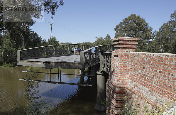 Historische mechanische Drehbrücke über den Latrobe River  Sale  Gippsland  Victoria  Australien
