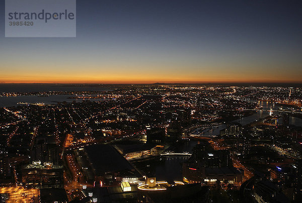300m hohen Eureka Tower  Nachtaufnahme  Melbourne  Victoria  Australien