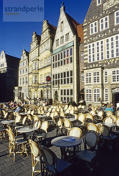 Historische Häuser am Markt  StraßencafÈ  Bremen  Deutschland  Europa