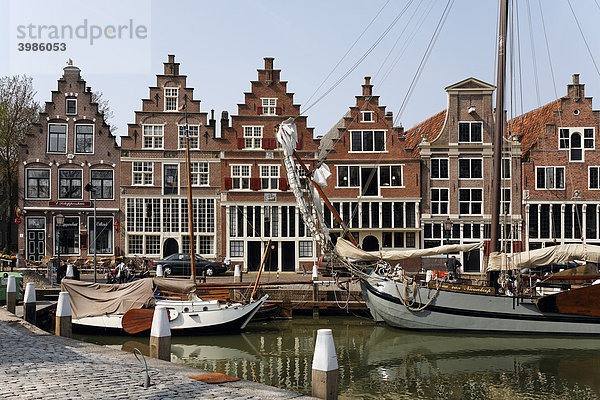 Hafen von Hoorn am Ijsselmeer  historische Häuserfront  Provinz Nordholland  Niederlande  Europa