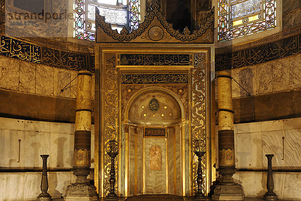 Muslimische Gebetsnische  prunkvoll verziert  Hagia Sophia  Aya Sofya  Sultanahmet  Istanbul  Türkei