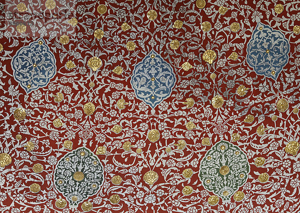 Kuppelbemalung mit Arabeskenmuster und goldenen Applikationen  kunstvolle Innenausstattung aus dem 19. Jh.  Bagdad-Pavillon von Murad IV.  Topkapi-Palast  Saray Burnu  Istanbul  Türkei