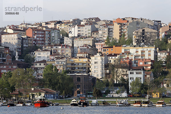 Alter Stadtteil Fener  Häuser am Hang  Ufer des Goldenen Horn  Istanbul  Türkei