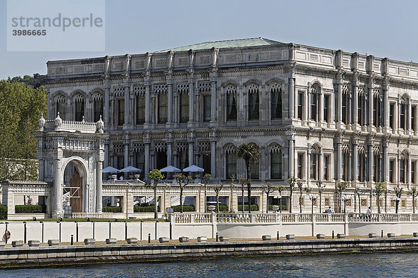 Ciragan-Palace-Kempinski  Palasthotel im osmanischen Stil  Bosporus  Besiktas  Istanbul  Türkei
