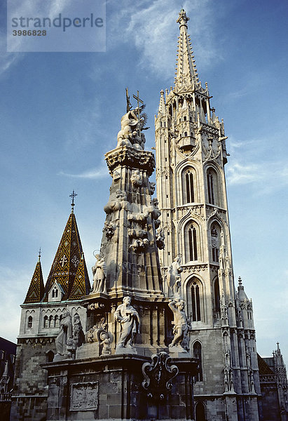 Matthiaskirche  barocke Pestsäule  Burgviertel  Buda  Budapest  Ungarn  Europa