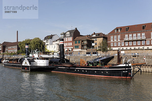 Museumsschiff Oskar-Huber  historischer Schaufelraddampfer  Duisburg-Ruhrort  Ruhrgebiet  Nordrhein-Westfalen  Deutschland  Europa