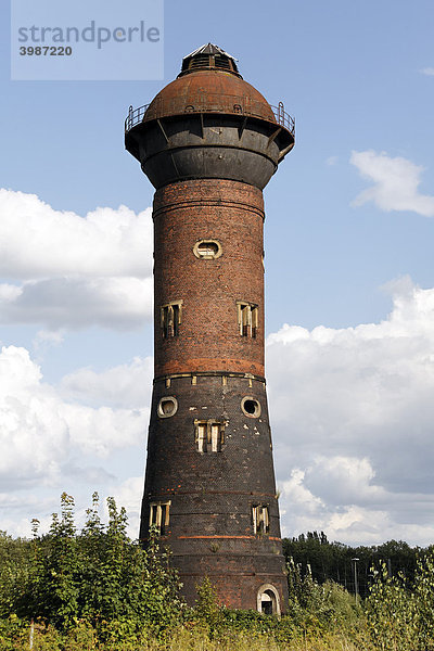 Historischer Wasserturm Nord  stillgelegter Rangierbahnhof Duisburg-Wedau  Ruhrgebiet  Nordrhein-Westfalen  Deutschland  Europa