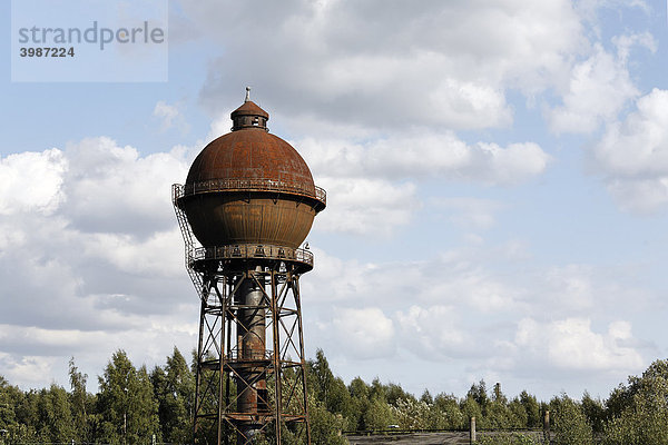 Historischer Wasserturm Süd  rostiges Stahlgerüst  stillgelegter Rangierbahnhof Duisburg-Wedau  Ruhrgebiet  Nordrhein-Westfalen  Deutschland  Europa