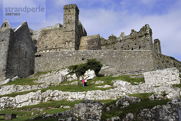 Rock of Cashel Burg aus dem 15ten Jahrhundert mit gotischer Kathedrale  Tipperary  Irland