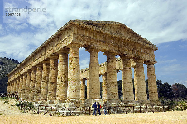 Antiker griechischer dorischer Tempel  Segesta  archäologische Stätte  Sizilien  Italien