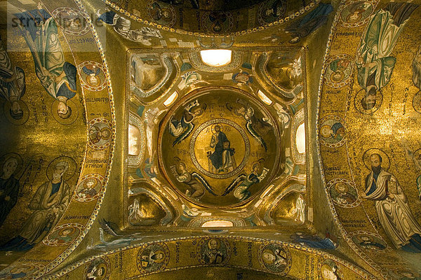 Griechisch-byzantinische Goldmosaike in der Kuppel der Kirche Santa Maria dellíAmmiraglio oder La Martorana  Palermo  Sizilien  Italien  Europa