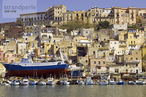 Ufer  Hafen  Fischerboote  Sciacca  Sizilien  Italien  Europa