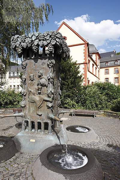Der Doktor Brunnen in Bernkastel-Kues  an der Mosel  Rheinland-Pfalz  Deutschland  Europa