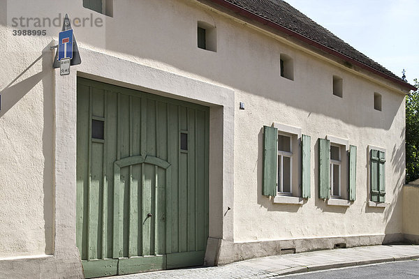 Typisches Gärtnerhaus mit Toreinfahrt in der Gärtnerstadt Bamberg  Bayern  Deutschland  Europa