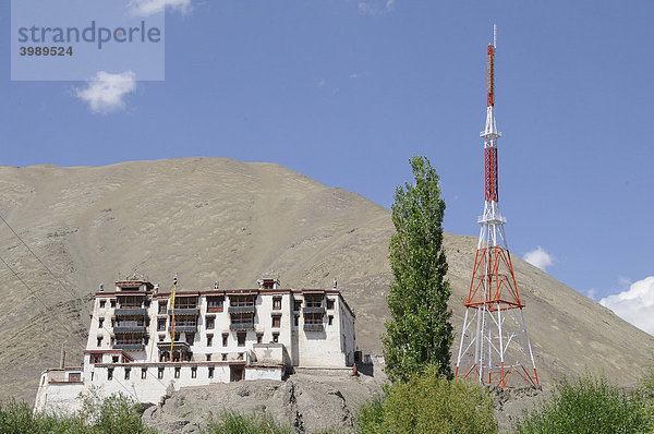 Palast von Stok mit der Radiostation von Ladakh  Nordindien  Himalaya  Asien