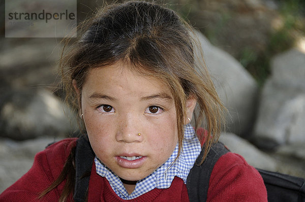 Grundschulkind der Grundschule Shey  Ladakh  Indien  Himalaja  Asien