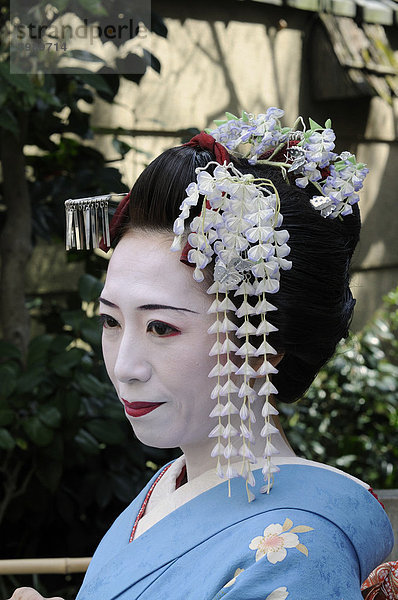 Maiko  Geisha in Ausbildung  in der Nähe Gionviertel  Kyoto  Japan  Asien