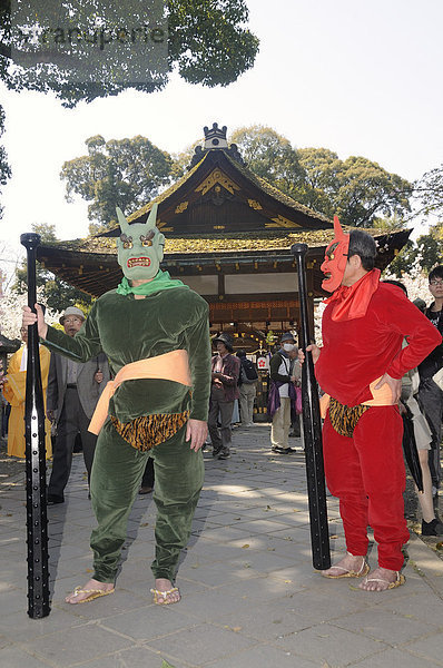 Teufelgestalten bei der Prozession  Hirano Schrein  Kyoto  Japan  Ostasien  Asien
