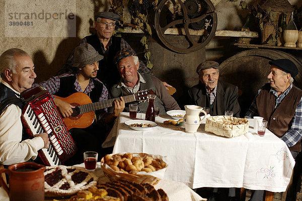 Typisch kalabresische Musiker aus Serrastretta  Kalabrien  Italien