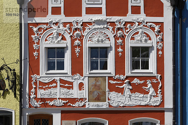 Rokoko-Stuckfassade von Johann Baptist Modler  Obernberg am Inn  Innviertel  Oberösterreich  Österreich  Europa