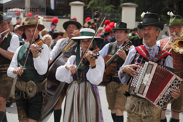 Volksmusik-Gruppe  Narzissenfest in Bad Aussee  Ausseer Land  Salzkammergut  Steiermark  Österreich  Europa