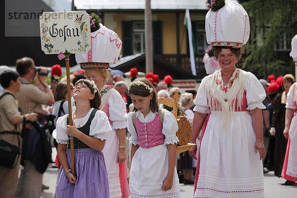 Trachtengruppe aus Gosau in Oberösterreich  Narzissenfest in Bad Aussee  Ausseer Land  Salzkammergut  Steiermark  Österreich  Europa