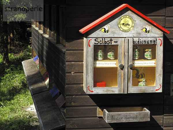 Bienenhaus mit Selbstbedienung für Honig  Königsdorf  Oberbayern  Bayern  Deutschland  Europa