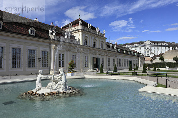 Springbrunnen vor Unteres Belvedere-Schloss  Wien  Österreich  Europa