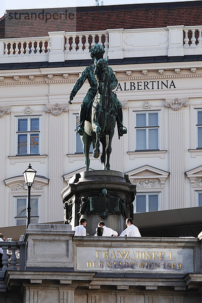 Reiterstandbild Erzherzog Albrecht  Albrechtsrampe vor Albertina  Wien  Österreich  Europa