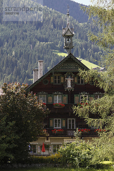Typisches Bauernhaus in Reitdorf bei Altenmarkt im Pongau  Land Salzburg  Salzburger Land  Österreich  Europa