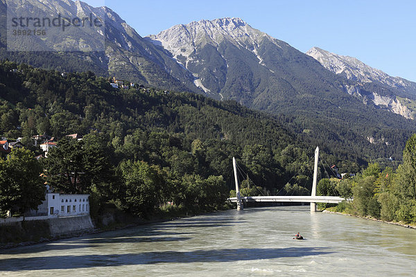 Inn mit Brücke der Hungerburgbahn  Innsbruck  Tirol  Österreich  Europa