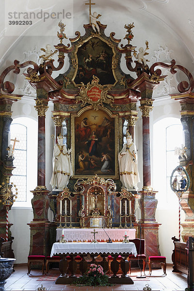 Hochaltar mit Bild von Angelika Kauffmann  Pfarrkirche in Schwarzenberg  Bregenzer Wald  Bregenzerwald  Vorarlberg  Österreich  Europa