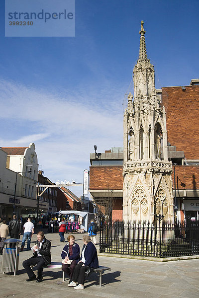 Das Eleanorenkreuz in Waltham Cross  Hertfordshire  England  Großbritannien