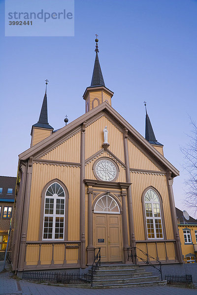 Katholische Kirche  Var Frues Kirke  Polarnacht  Winter  Tromso  Norwegen