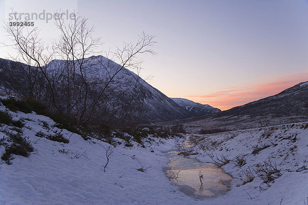 Kvaloya Berge  Insel Kvaloya  Polarnacht  Winter  Tromso  Troms  Norwegen