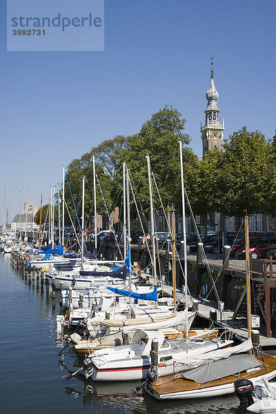 Stadhuis Rathaus und Hafen  Veere  Zeeland  Niederlande