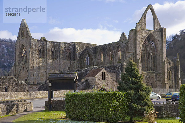 Tintern Abbey Klosterruine  Wye Valley Tal  südliches Wales  Vereingtes Königreich  Europa