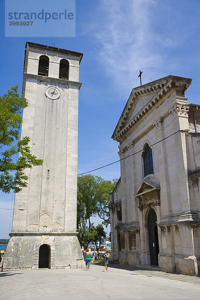 Glockenturm und Renaissance-Fassade der Mariä Himmelfahrt Kathedrale  Pula  Istrien  Kroatien  Europa