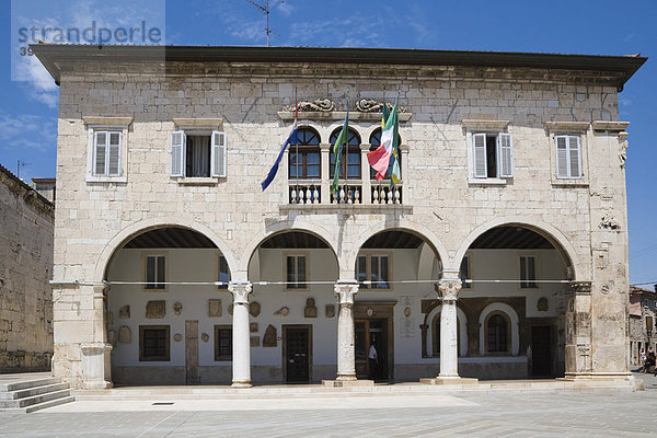 Kommunaler Palast  Rathaus  Forum  Pula  Istrien  Kroatien  Europa