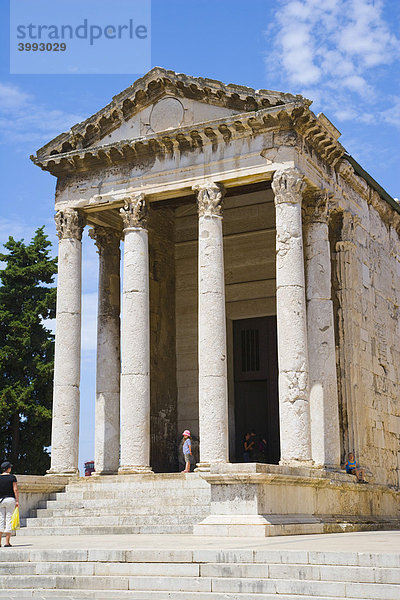 Augustustempel  Augustov hram  Forum  Pula  Istrien  Kroatien  Europa