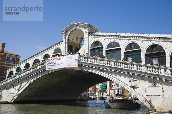 Ponte di Rialto  die Rialto-Brücke  Venedig  Italien  Europa