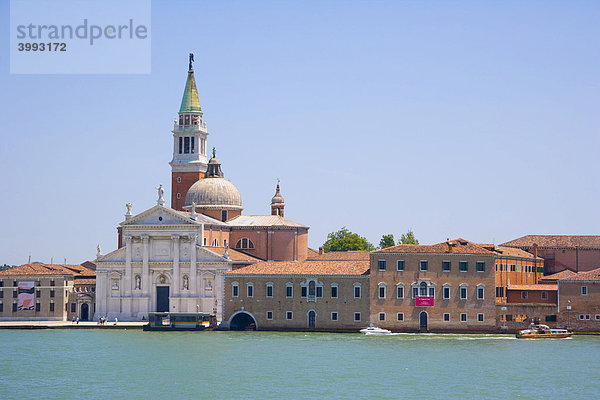 Blick auf die Kirche San Giorgio Maggiore vom Canale della Giudecca aus  Venedig  Italien  Europa