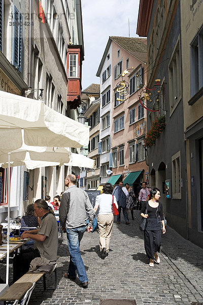 Leuengasse in der Altstadt von Zürich  Schweiz  Europa