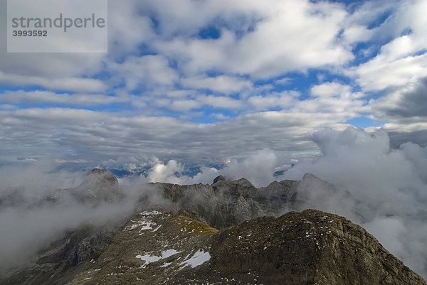Wolkenstimmung über den Appenzeller Alpen am Säntis  2501 m über NN  Kanton St. Gallen  Schweiz  Europa