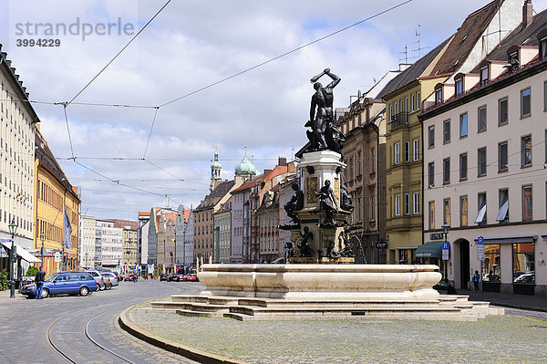 Der Herkulesbrunnen in der Altstadt von Augsburg  Bayern  Deutschland  Europa
