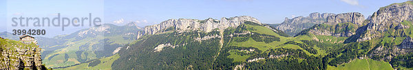 Panoramasicht von der Ebenalp über das Alpsteinmassiv  Kanton Appenzell Innerrhoden  Schweiz  Europa
