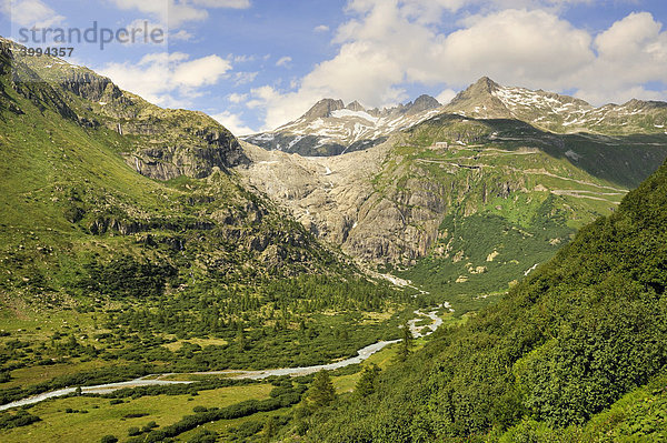 Blick auf den zurückgezogenen Rhonegletscher im Sommer 2009  dahinter die Urner Alpen  rechts der Galenstock  links der Dammastock  Kanton Wallis  Schweiz  Europa Kanton Wallis