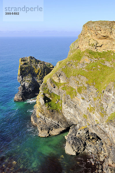 Felsklippen von Hell's Mouth an der Atlantikküste der Grafschaft Cornwall  England  Großbritannien  Europa